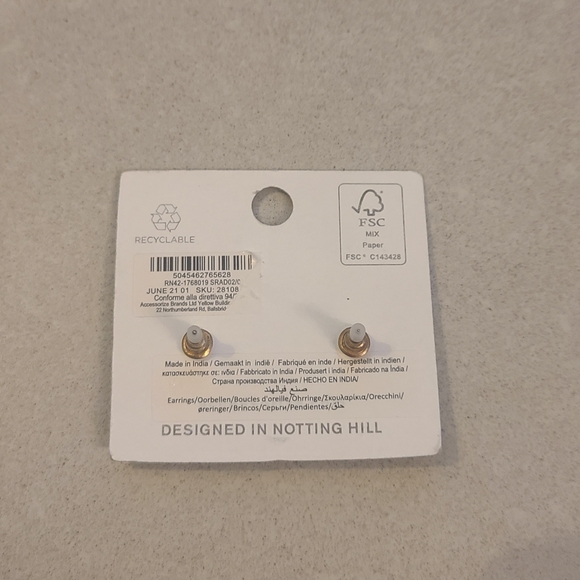 MRS Gold and Pearl Earrings - Picture 2 of 5